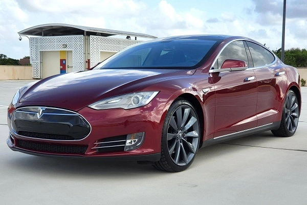 Tesla Model S 2012 г