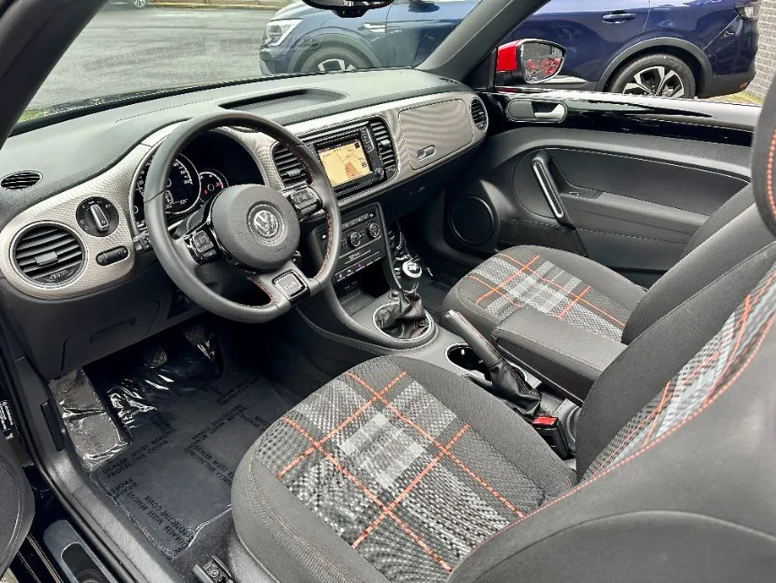 Volkswagen Beetle Cabriolet 1.2 TSi Club Image 3